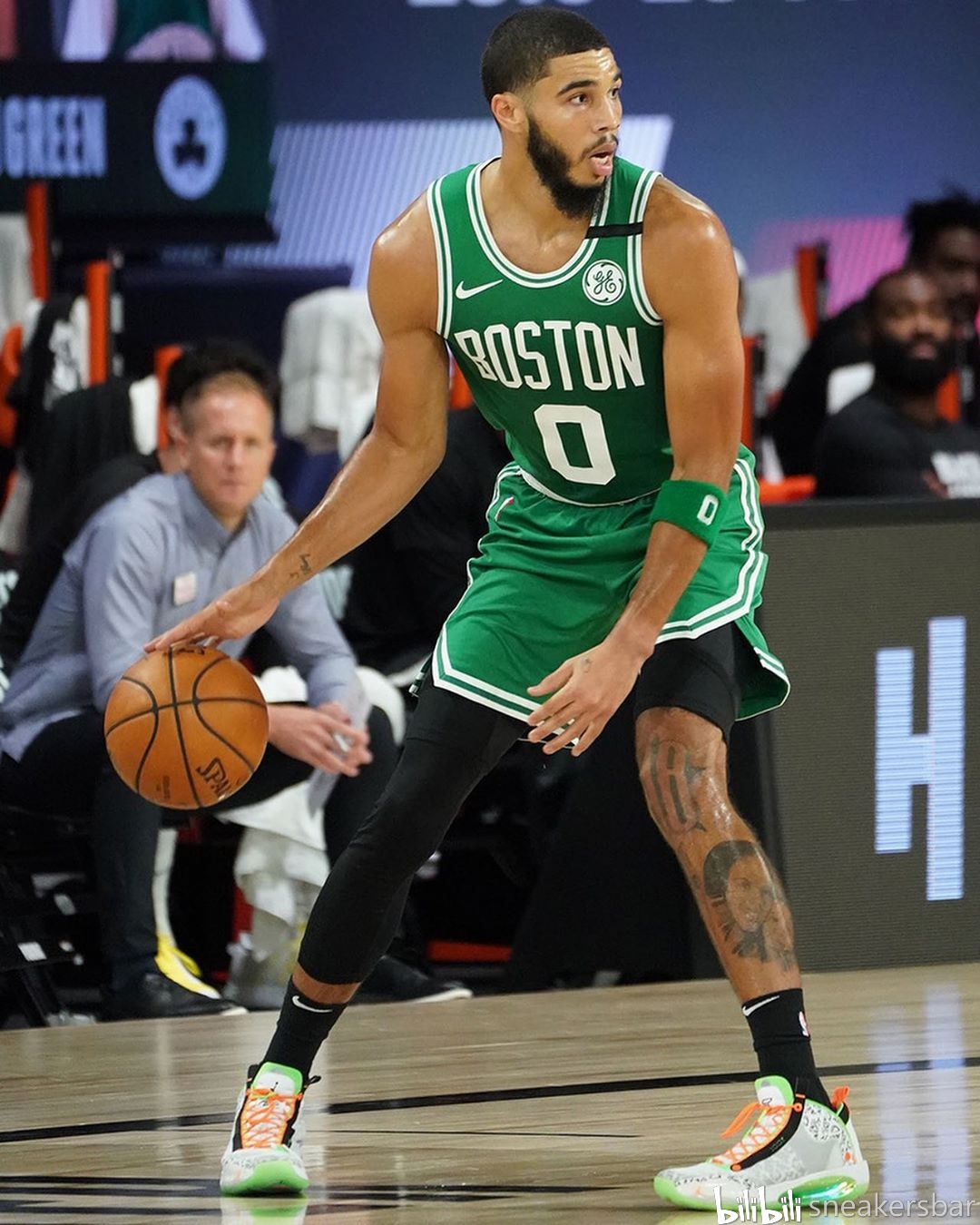 健的中场控 健的中场控